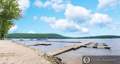 Will O' The Wisp 208B: Lakefront One Bedroom Condo with 2 Patios!