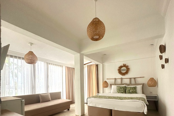 Limoncello | Premium bedding, individually decorated, laptop workspace, free WiFi