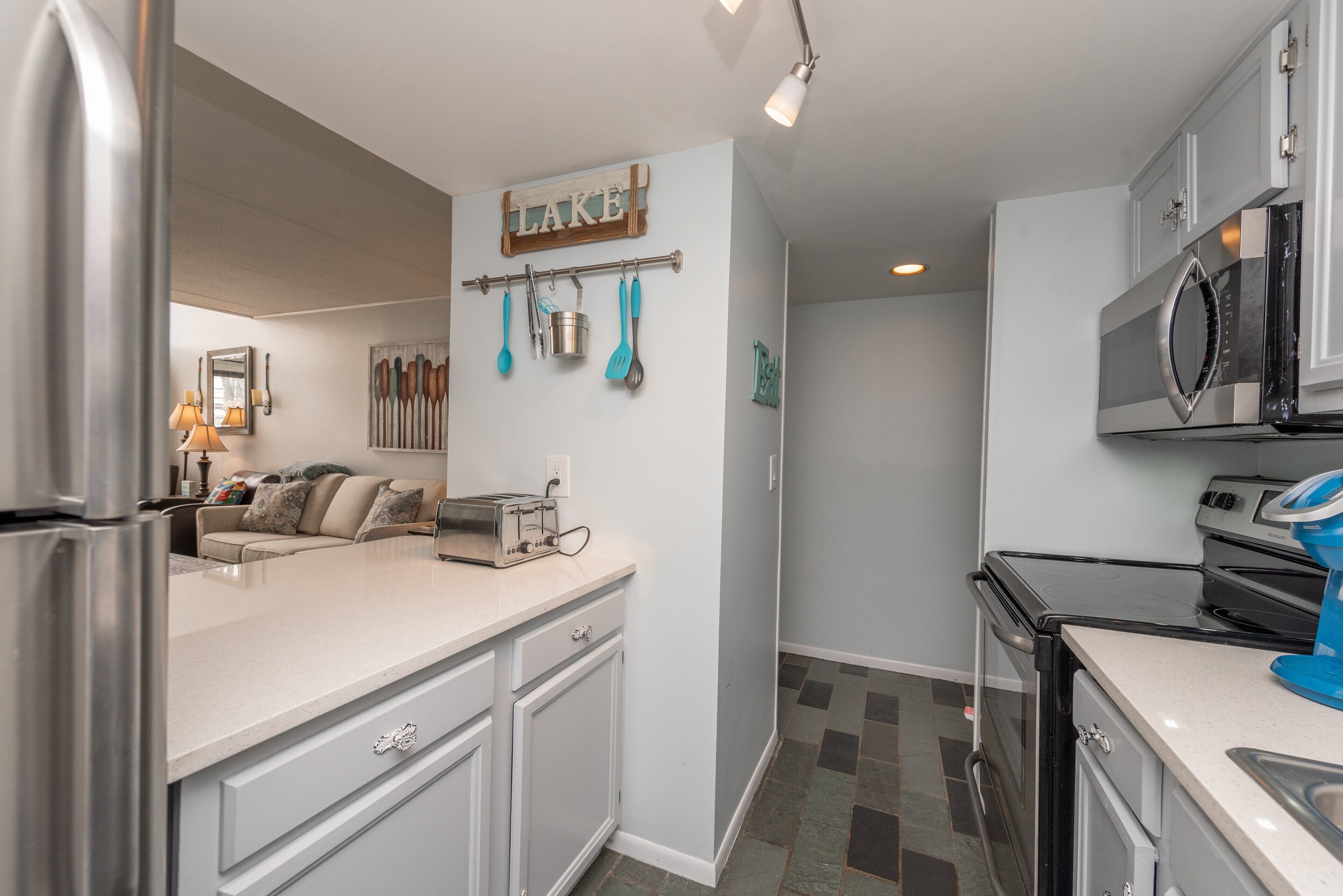 Will O' The Wisp 306C: Unique Lakefront One Bedroom Condo with Great Fireplace &