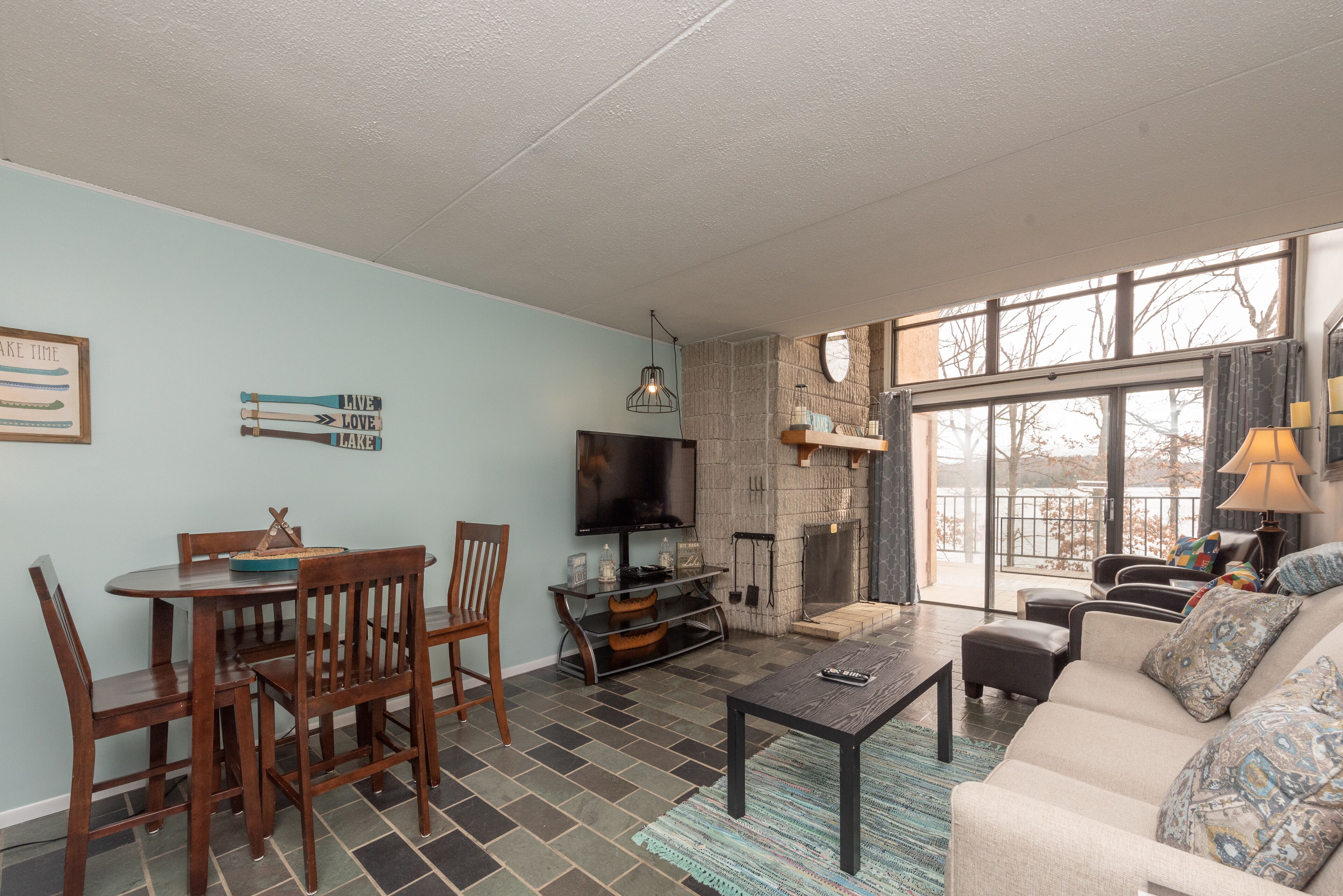 Will O' The Wisp 306C: Unique Lakefront One Bedroom Condo with Great Fireplace &