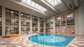 Inomhuspool och uppvärmd pool