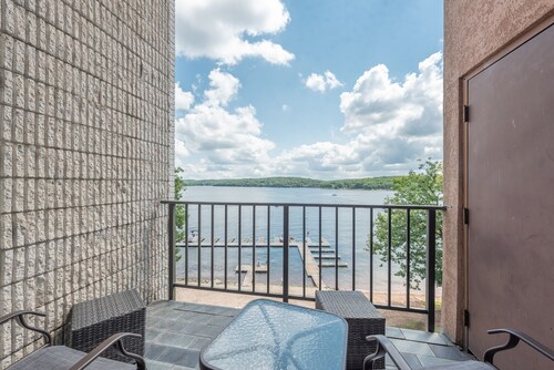 Will O' The Wisp: 502F Three Bedroom/Two Bath