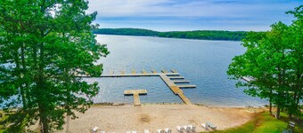 Will O' The Wisp 504F: Cozy Lakefront 3 Bedroom Condo with Fireplace and Balcony