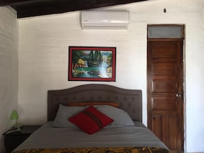 5 bedrooms, iron/ironing board, WiFi, bed sheets - Private Beachfront, Entire house. (Acajutla)