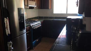 Fridge, microwave, oven, coffee/tea maker