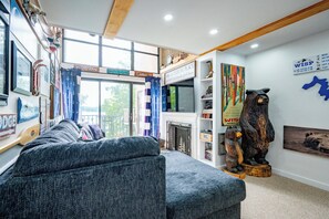 TV, peis, videospill og DVD-spiller