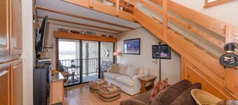 Will O' The Wisp: 706H Studio Loft/One Bath