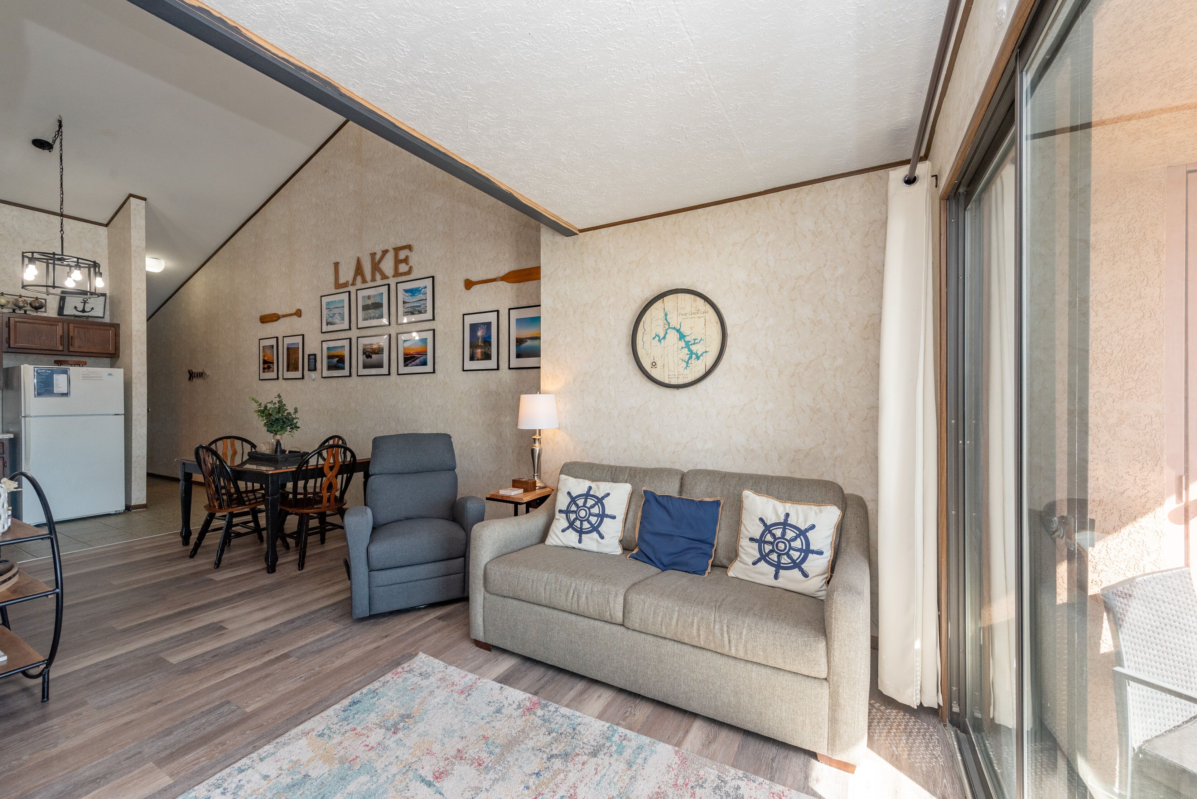 708H - Lakefront Studio Condo with Private Balcony, Free WIFI!