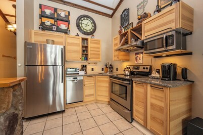 Will O' The Wisp: 714H Studio Loft/One Bath