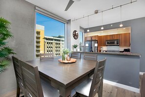 Dining - Spacious 2 Bedroom Condo in the Heart of Downtown! (San Diego)