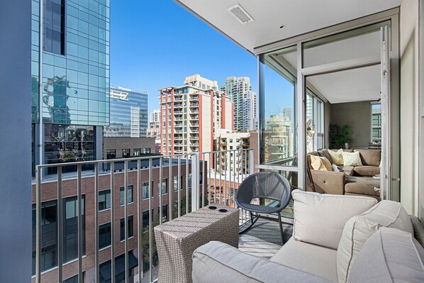 Property grounds - Spacious 2 Bedroom Condo in the Heart of Downtown! (San Diego)