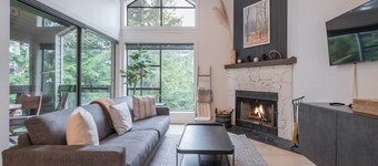 Gorgeous 2+Loft | Creekside | Free Parking