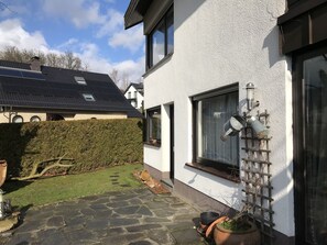 Exterior - Generations Holiday Garden Flat, pool with garden (Attendorn)