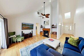 Smart TV, fireplace, DVD player, books