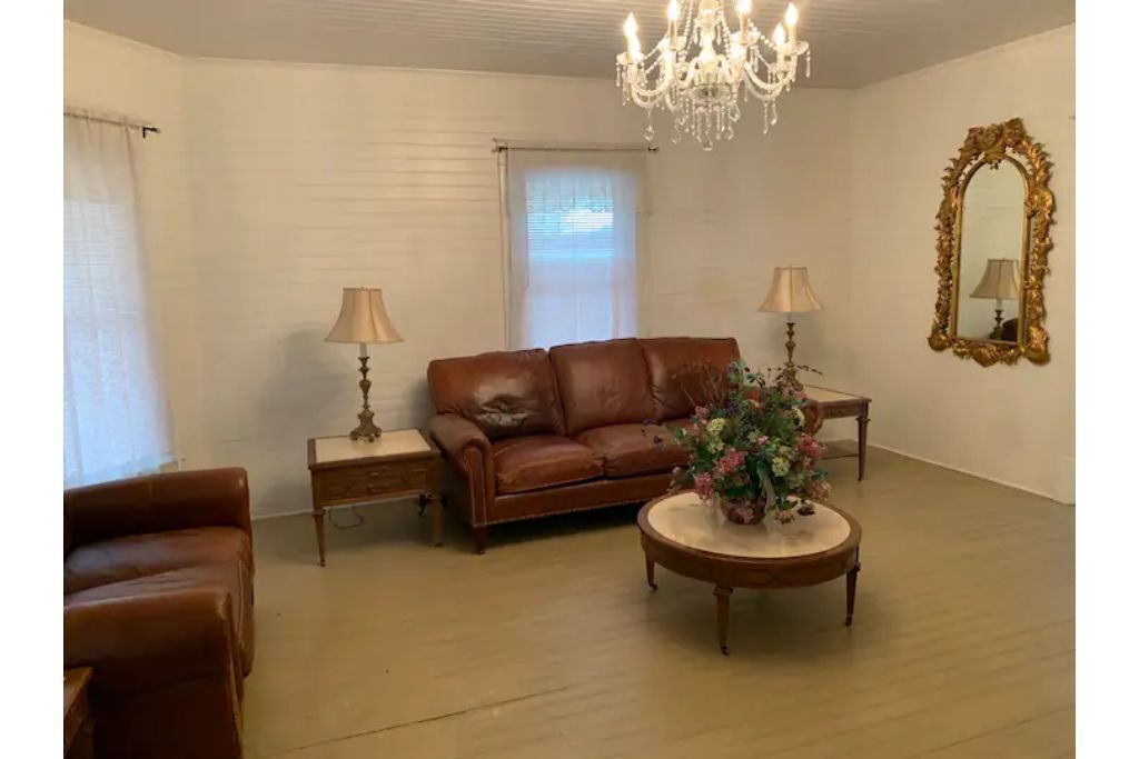 Cozy, Country Farmhouse, Entire House