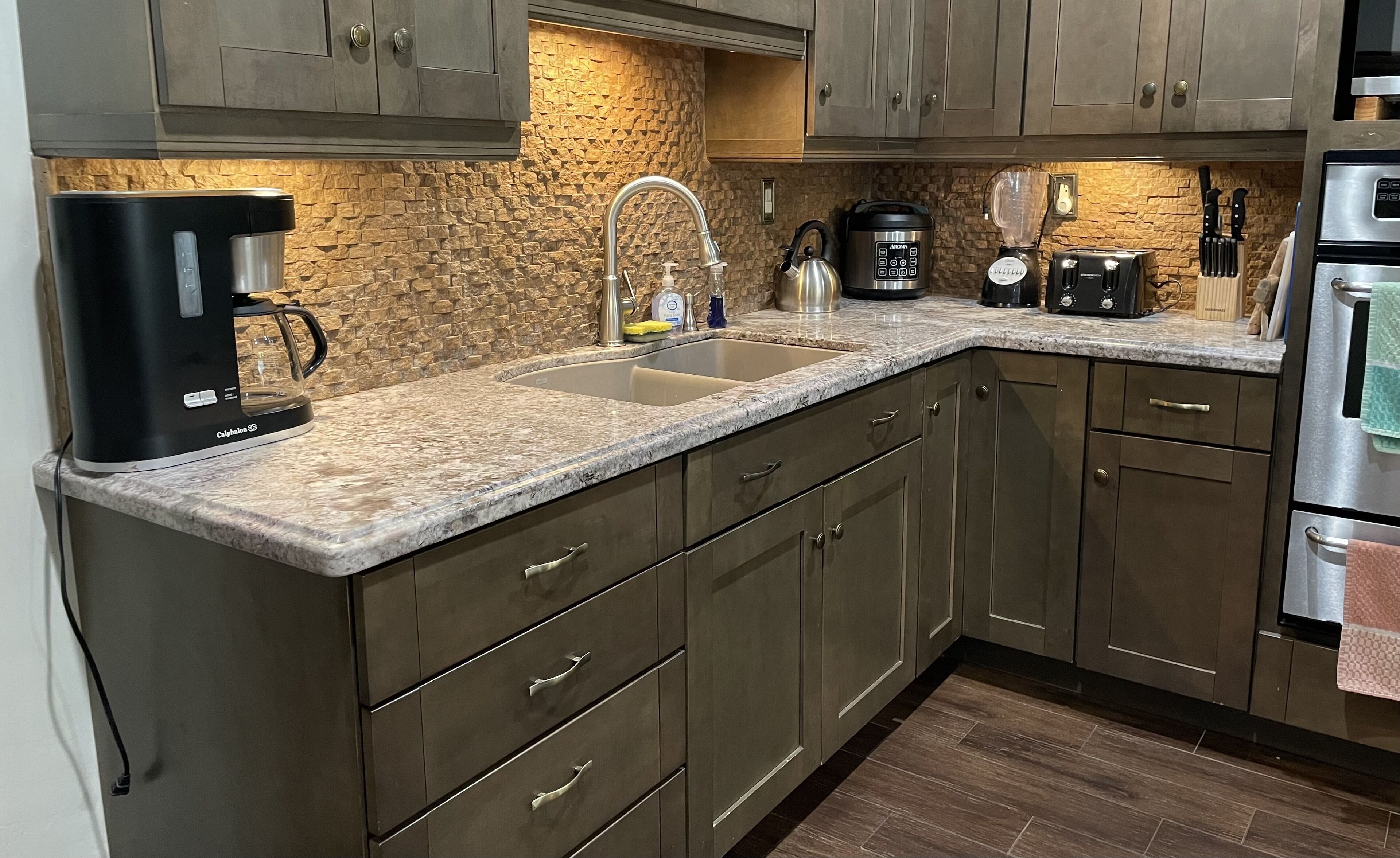 Lovely house in the suburbs! Privacy & comfort!