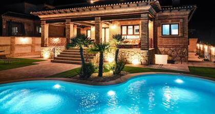 Luxe Experience Toledo | Pool | BBQ | Billiards | Billiards