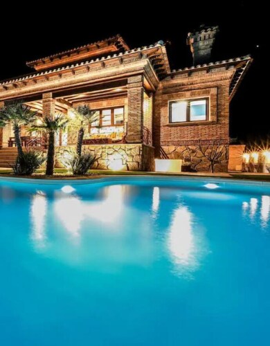 Luxe Experience Toledo | Pool | BBQ | Billiards | Billiards