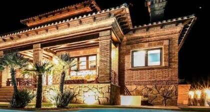 Luxe Experience Toledo | Pool | BBQ | Billiards | Billiards