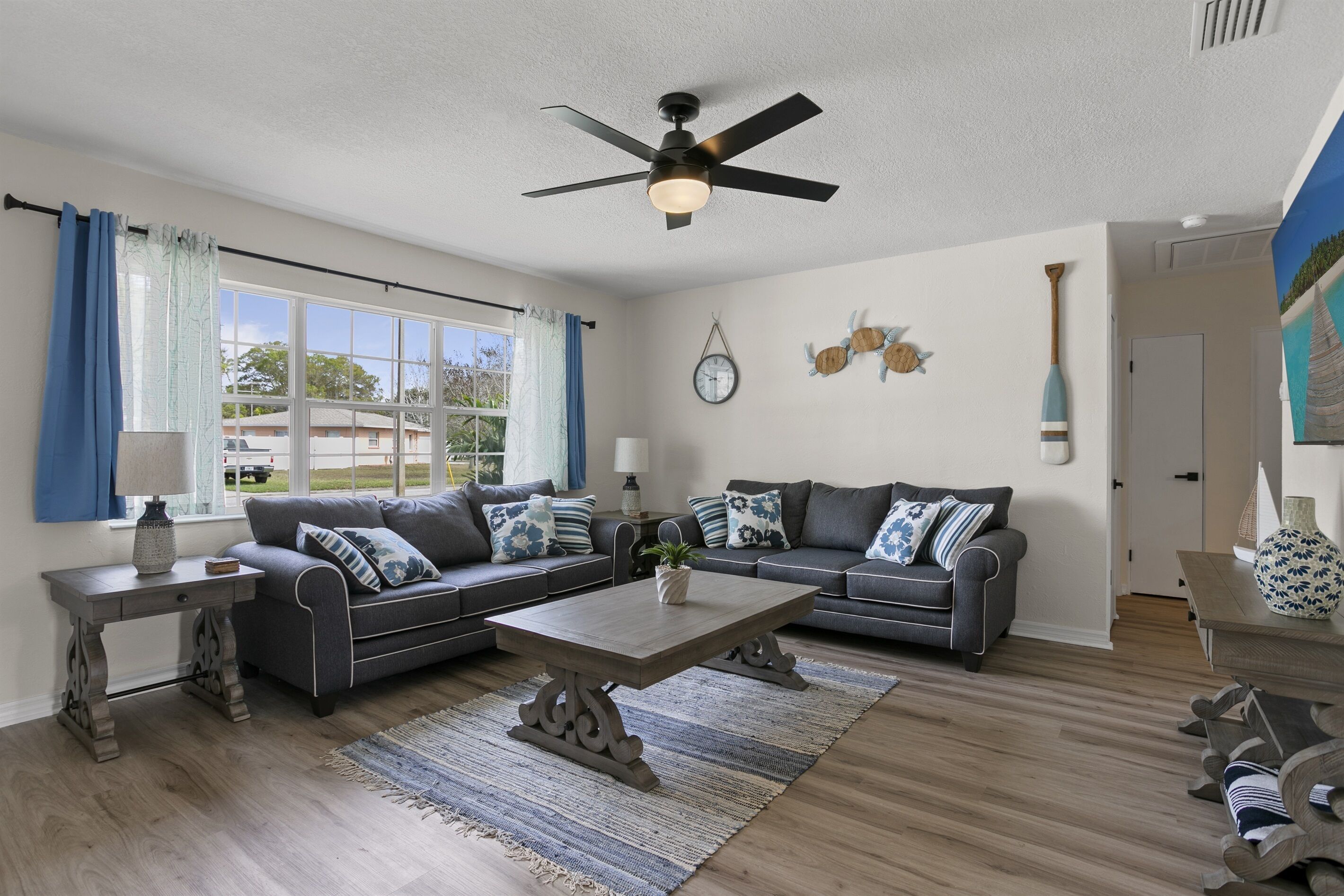 Beautiful Home, Heated Pool, 5 mins to Beaches