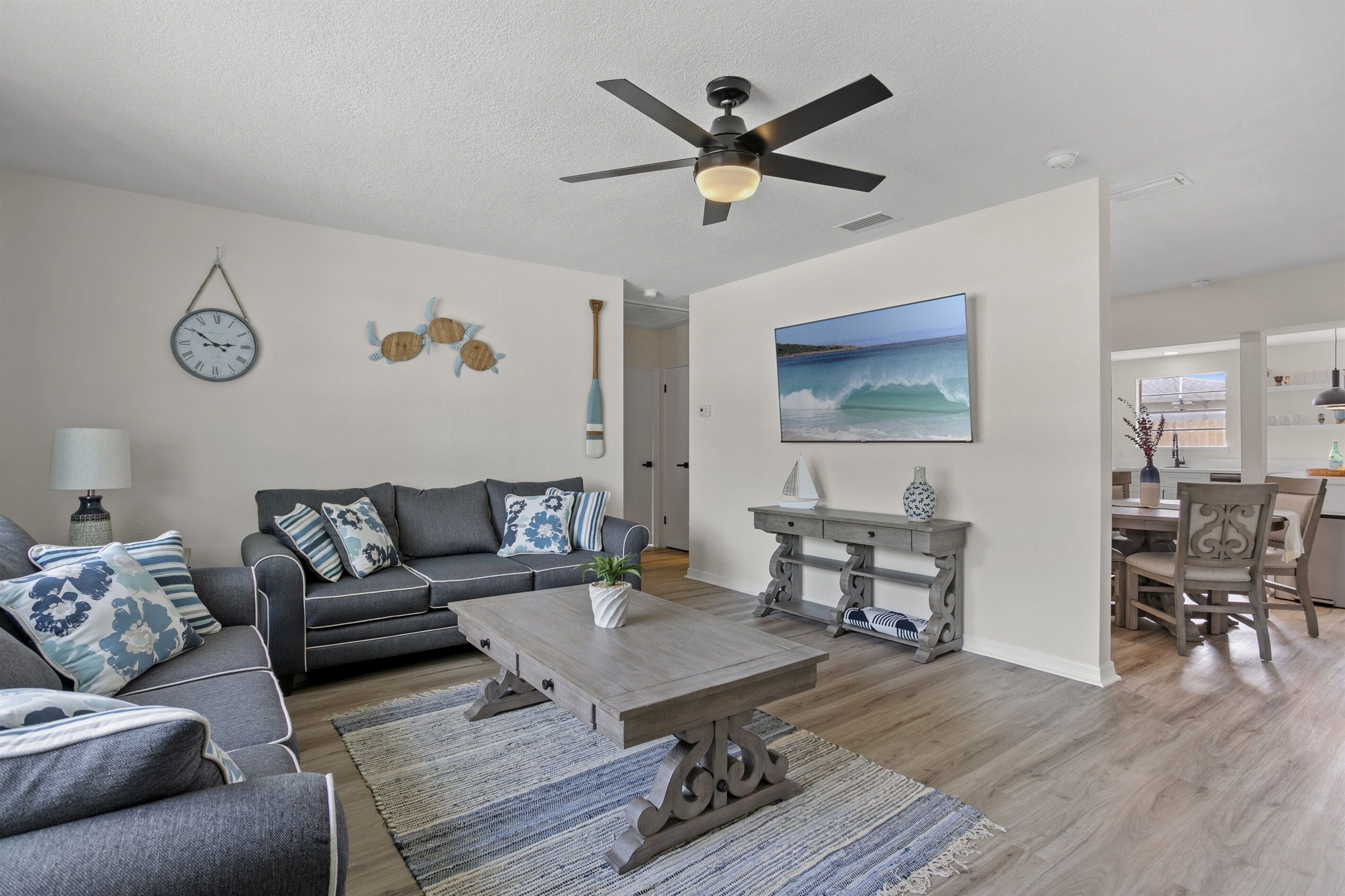 Beautiful Home, Heated Pool, 5 mins to Beaches