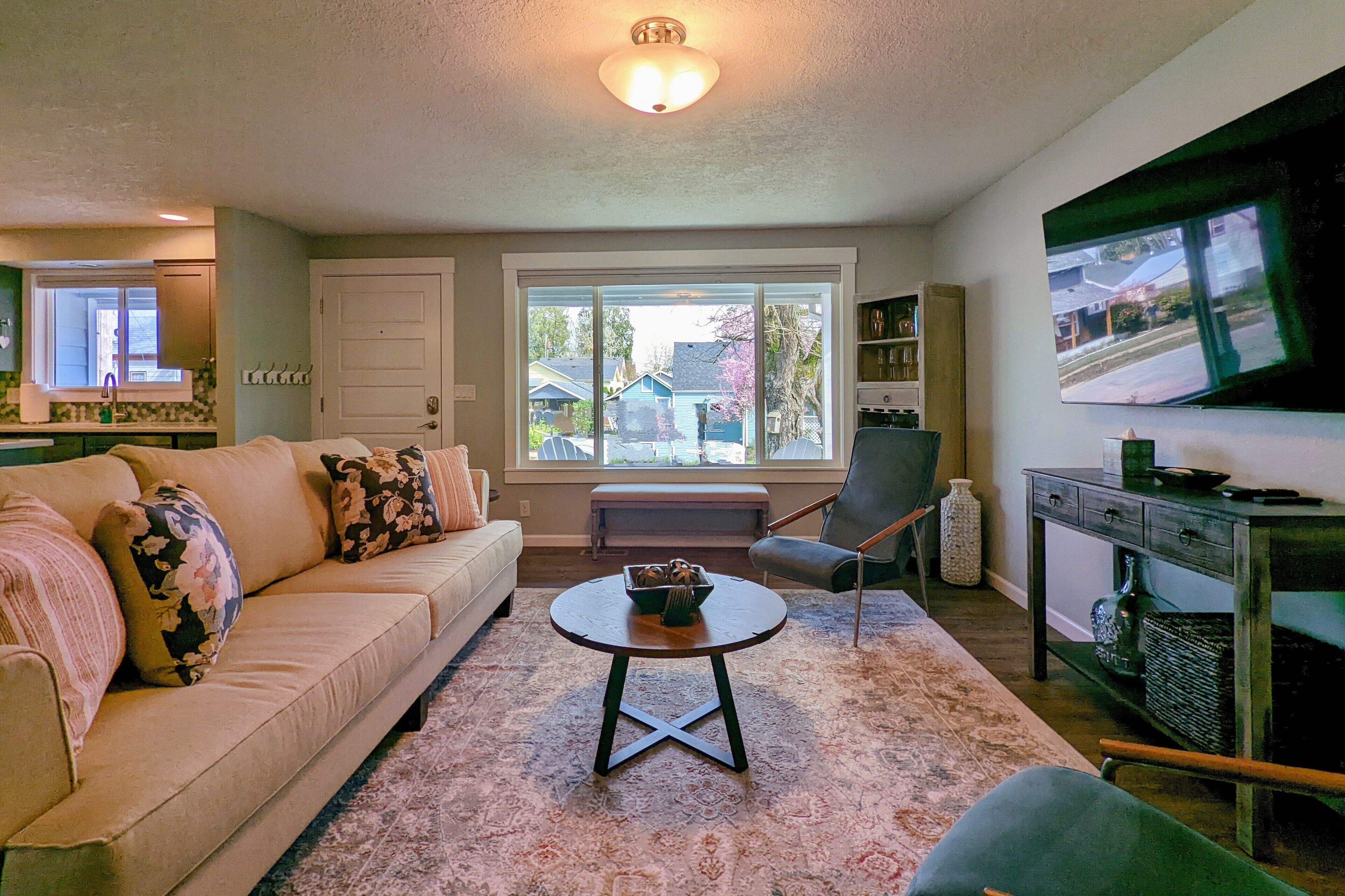 A Charming Home In Historic McMinnville For Your Family`s Holiday