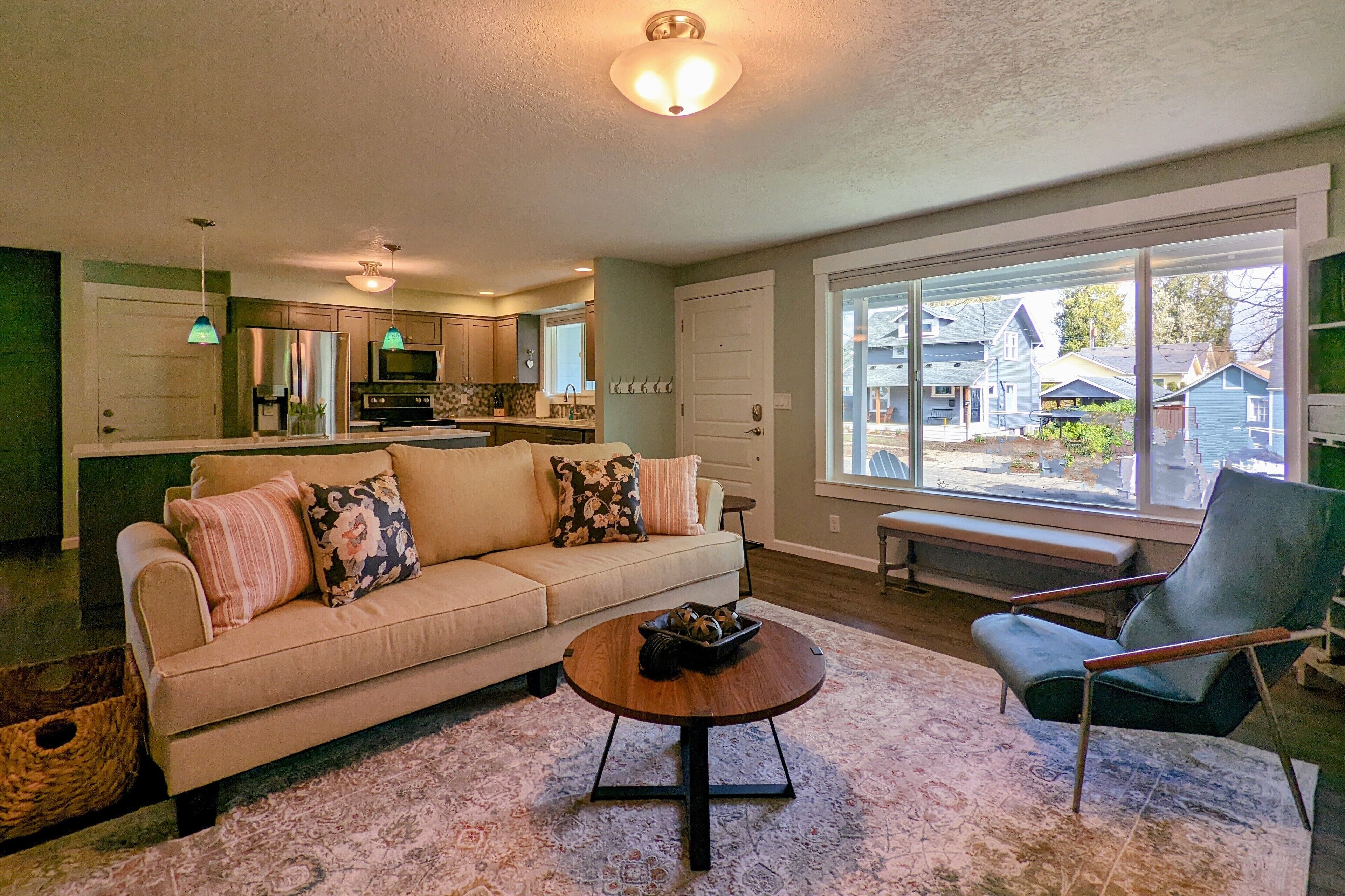 A Charming Home In Historic McMinnville For Your Family`s Holiday