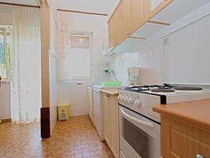 Køleskab, ovn, kogeplade, opvaskemaskine