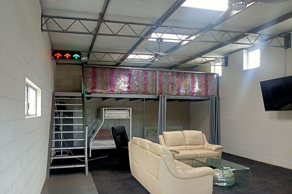 Funky large studio on Strathalbyn