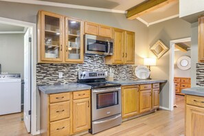 Fridge, microwave, stovetop, dishwasher