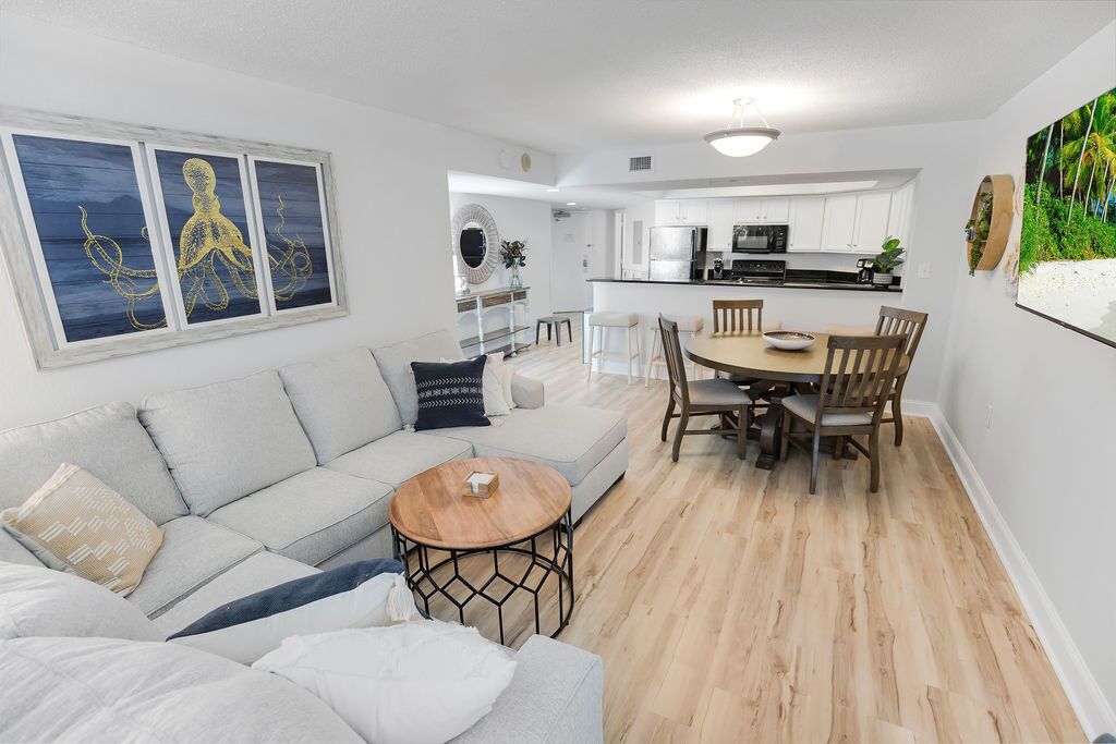 Stunning oceanfront, newly remodeled, sleeps 10