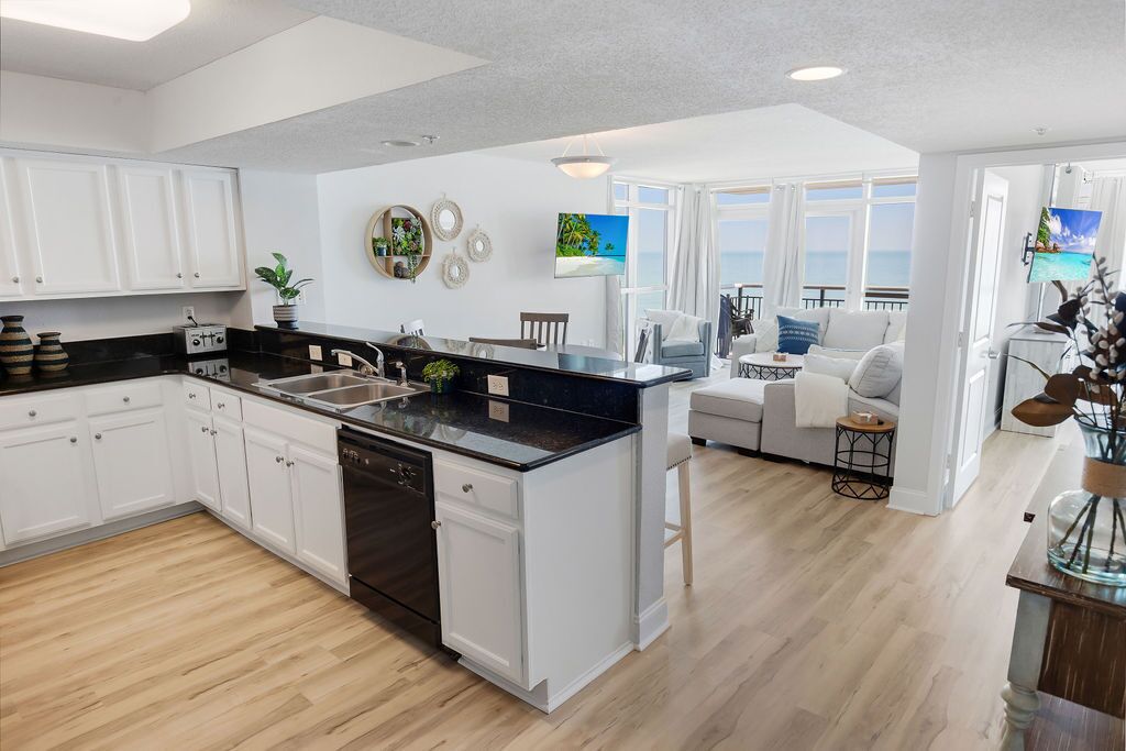 Stunning oceanfront, newly remodeled, sleeps 10