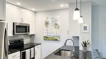 雪櫃、微波爐、焗爐、爐具