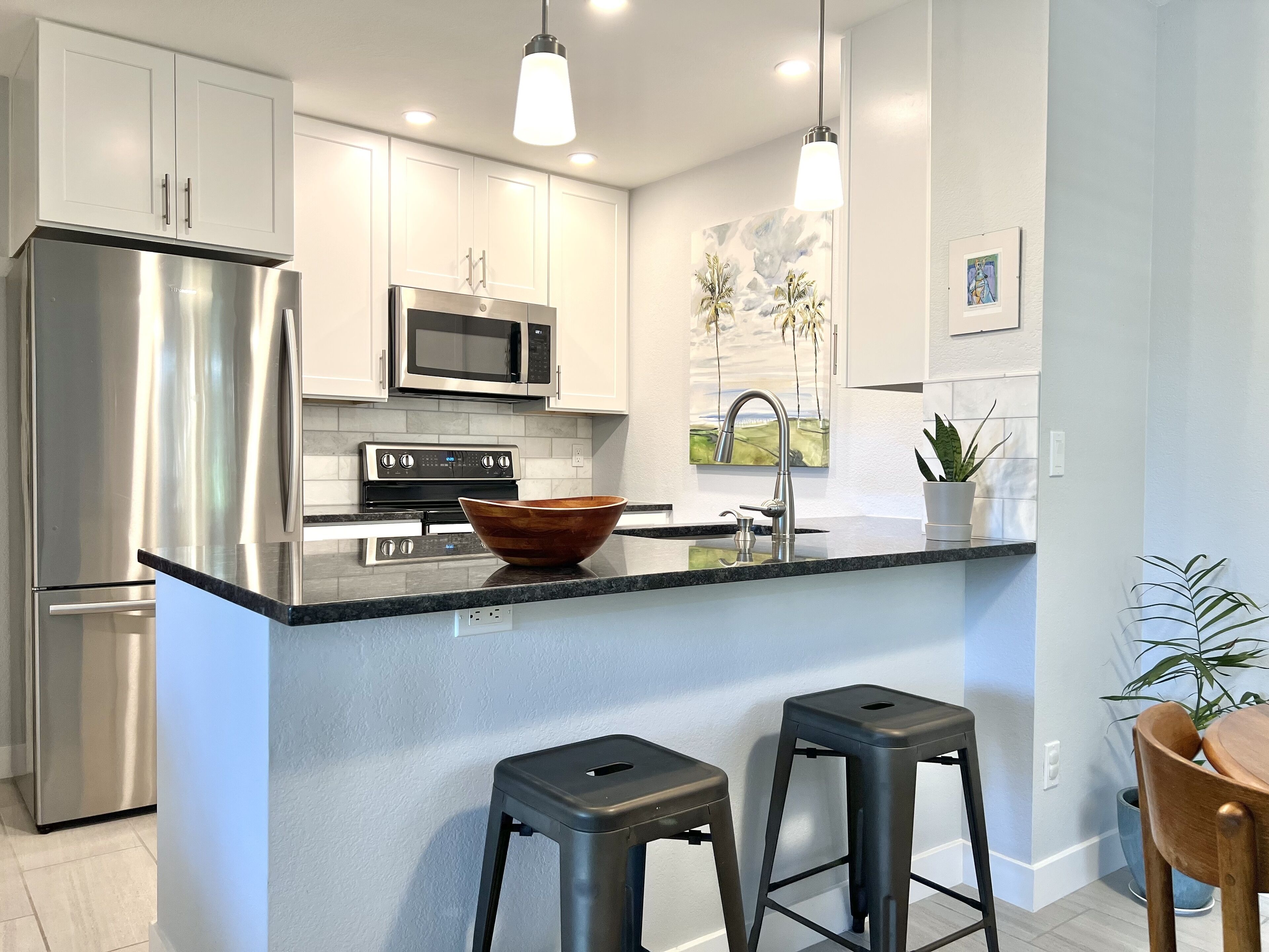 Réfrigérateur, micro-ondes, four, plaque de cuisson