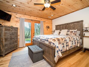 3 bedrooms, travel crib, free WiFi, bed sheets