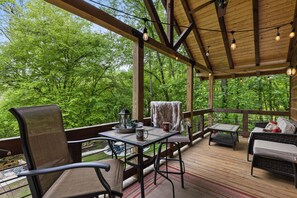 Outdoor dining - Mobile Booking Special @ Autumn's Bend! Private-Games-Firepit (Mineral Bluff)