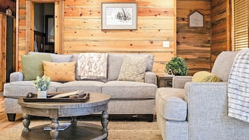 Smart-tv, eldstad och bordsfotboll