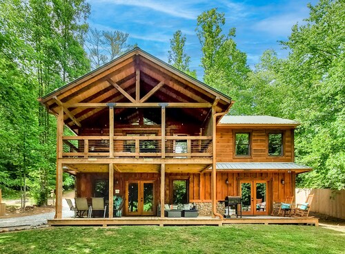 Tranquil Creekside Getaway at Autumn's Bend! Private-Games-Firepit-BBQ-Foosball