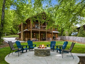 Terrace/patio - Mobile Booking Special @ Autumn's Bend! Private-Games-Firepit (Mineral Bluff)