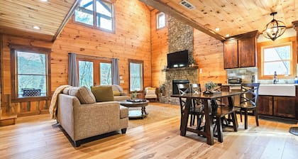 Autumn's Bend! Creekside Peaceful Cabin Getaway! Games -Firepit -BBQ -Foosball