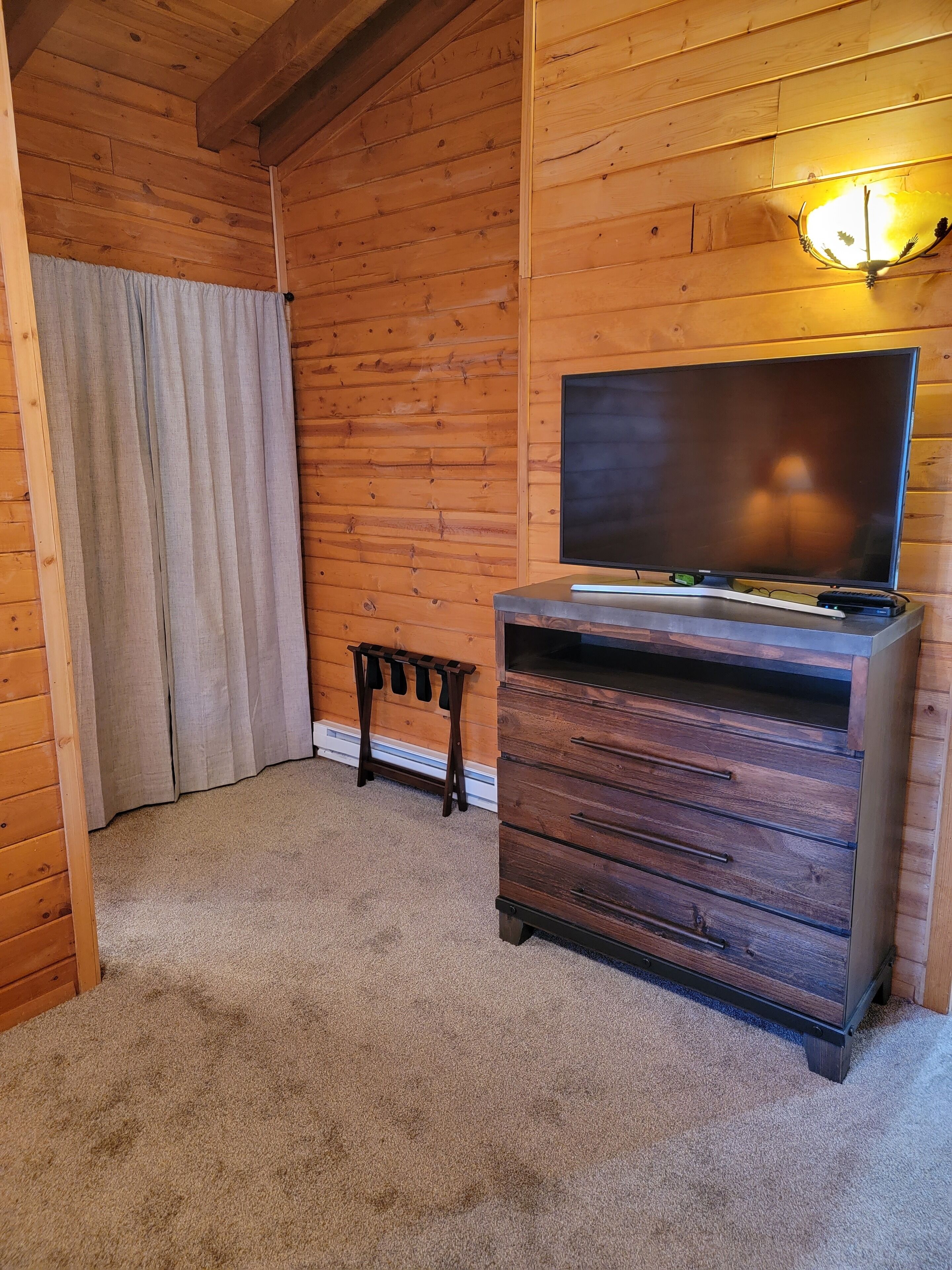 Cozy Two Bedroom Cabin with Fireplace!