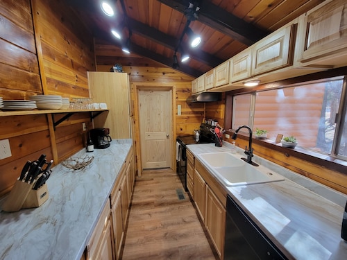 Cozy Two Bedroom Cabin with Fireplace!