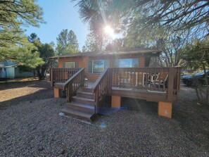 Property grounds - Cozy Two Bedroom Cabin with Fireplace! (Lakeside)