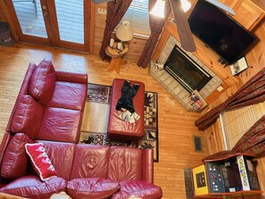 Televisión y chimenea 