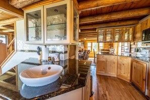 Fridge, microwave, oven, stovetop - Cozy Cabin with Jaw-Dropping views of Gore Pass (Kremmling)