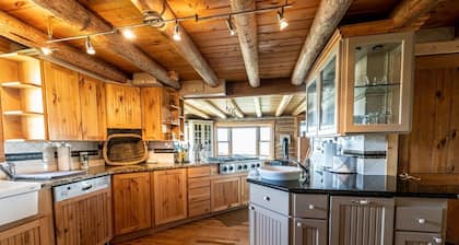 Cozy Cabin with Jaw-Dropping views of Gore Pass