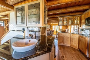 Interior - Cozy Cabin with Jaw-Dropping views of Gore Pass (Kremmling)
