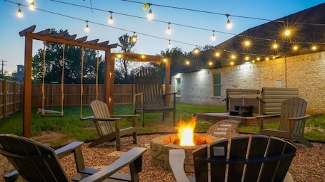 Property grounds. Big D Dallas Home : Hot Tub, Fire pit, large yard