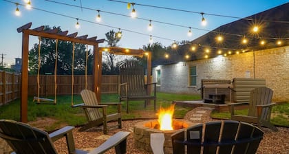 Big D Dallas Home : Hot Tub, Fire pit, large yard