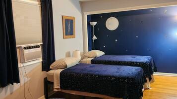 2 多间卧室、办公桌、熨斗/熨衣板、WiFi